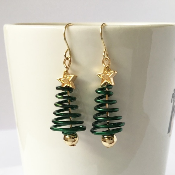 🎄Green Christmas Tree Dangle Earrings with Star - Picture 6 of 9
